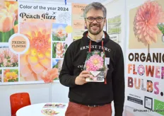 Matthieu Vele of Ernest Turc, the last company in France doing bulbs. Besides, they are also doing flower seeds. They have 250 varieties of dahlia and focus on breeding dahlias. They won a lot of awards are mostly focussed on the French market but also ship throughout Europe.